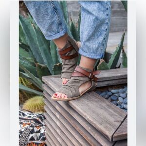 Blowfish Boho Tan & Brown Balla Open Toe Canvas Sandals w/Belt (Size: 7.5)
